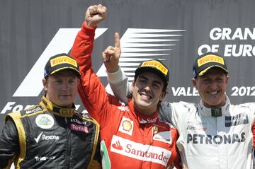 Victoria por delante de Button (McLaren) y Raikkonen (Lotus) que afianzaba a Alonso como líder del Mundial con 154 puntos por delante de los 120 de Webber y 110 de Vettel. Pero Red Bull apretó en la segunda mitad de la temporada y sentenció en Brasil con el tercero para ‘Seb’. 