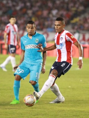 Junior consigue la ventaja del primer partido de la final de la Liga 2-1 ante Nacional.