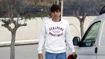 Gonzalo Villar acude al entrenamiento del Elche, a la espera de su traspaso a la Roma