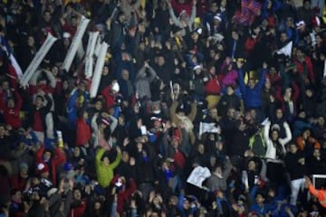 People wait for the Copa America third place football match between Peru and Paraguay in Concepcion, Chile on July 3, 2015. AFP PHOTO / JUAN BARRETO