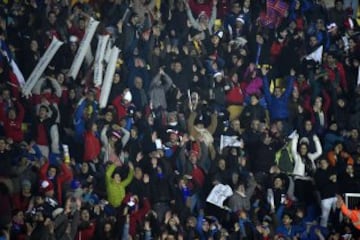 People wait for the Copa America third place football match between Peru and Paraguay in Concepcion, Chile on July 3, 2015.  AFP PHOTO / JUAN BARRETO