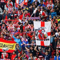 La afición del Atlético cantó a Simeone "que huevos tienes"