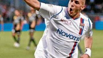 Benzema, con el Lyon.