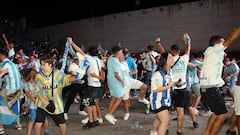 La afición del Málaga CF, celebrando el ascenso a Segunda División.