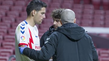 Jorge Garc&iacute;a tras recibir un golpe en el partido de Copa ante el Sporting. 