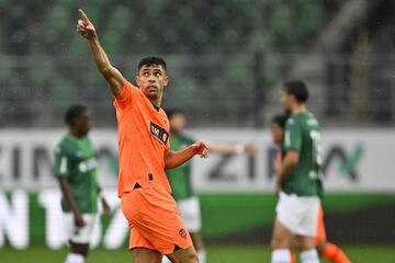 St. Gallen (Switzerland Schweiz Suisse), 25/07/2023.- Valencia's Gabriel Paulista reacts after scoring the 1-1 during the friendly soccer match between FC St. Gallen and Valencia CF at the Kybunpark stadium in St. Gallen, Switzerland, 25 July 2023. (Futbol, Amistoso, Suiza) EFE/EPA/GIAN EHRENZELLER
