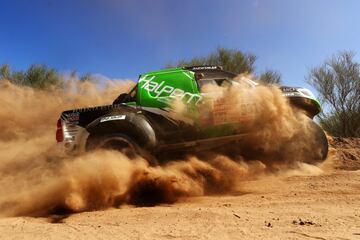 Decimotercera etapa entre San Juan y Córdoba. El piloto argentino Sebastián Halpern con Toyota Hilux.