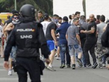 Incidentes entre policía y afionados italianos antes del comienzo del partido de semifinales de Champions League Real Madrid-Juventus.