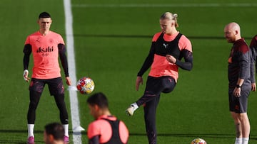 Soccer Football - Champions League - Manchester City Training - Etihad Campus, Manchester, Britain - March 5, 2024 Manchester City's Erling Braut Haaland and Phil Foden during training REUTERS/Carl Recine