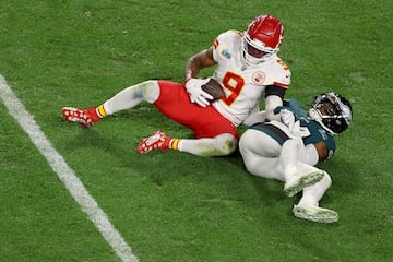 JuJu Smith-Schuster #9 of the Kansas City Chiefs makes a catch.