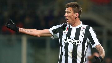 Mario Mandzukic gesticula durante un partido con la Juventus.