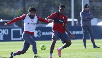 Rosier, a la izquierda, durante el entreno de esta mañana.