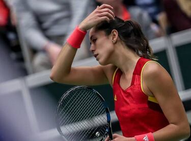 Czech Republic power past Spain into Fed Cup last four