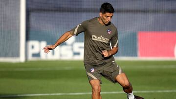 Su&aacute;rez entrenando con el Atl&eacute;tico