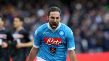 Gonzalo Higuaín celebra un tanto.