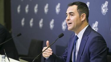 Alfredo Relaño looks at the new Laws of the Game brought in by the IFAB since David Elleray took over along with the problems caused by the VAR.