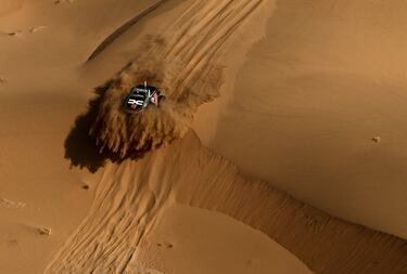 Sebastien Loeb y Edouard Boulanger de Dacia en acción durante la décima etapa. 