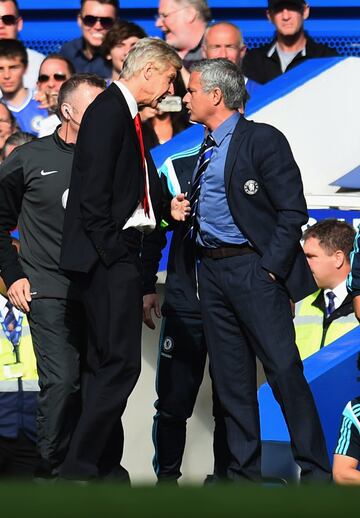 Famosa fue la 'bronca' de Mourinho con el entrenador Arsene Wenger durante el partido de la Premier entre el Arsenal y el Chelsea en octubre de 2014.