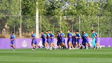 Valladolid 1/8/2025. Entrenamiento Real Valladolid. Aldama dirige el entrenamiento matutino con la incorporación de Bueno y Marco André a la disciplina blanquivioleta. Photogenic/Miguel Ángel Santos