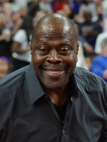 Patrick Aloysius "Pat" Ewing Sr., exjugador y entrenador de baloncesto jamaicano, nacionalizado estadounidense, que disputó 17 temporadas en la NBA.