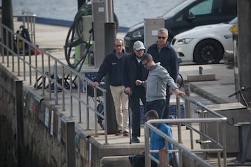 El Rey Juan Carlos a su llegada para embarcar en el 'El Bribn' en el Real Club Nutico de Sanxenxo.