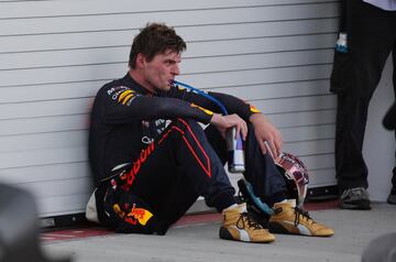 Max Verstappen descansando después de su victoria en el GP de Miami 