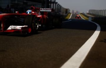 Entrada de Fernando Alonso al pitlane.