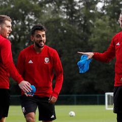 Bale lidera a una Gales que necesita ganar para seguir viva