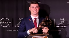 Does the winner of the Heisman trophy get paid? How much is the award worth?