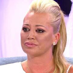 Belén Esteban sufre un accidente al caer por las escaleras de Telecinco