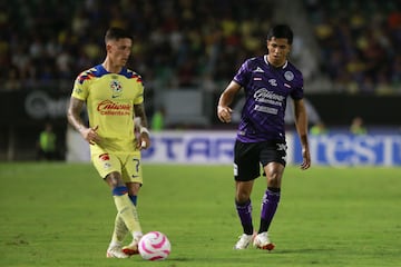 (L-R), Brian Rodriguez of America and Omar Moreno of Mazatlan during the game Mazatlan FC vs America, corresponding to Round 12 of the Torneo Apertura 2023 of the Liga BBVA MX, at El Kraken Stadium, on October 06, 2023.

<br><br>

(I-D), Brian Rodriguez de America y Omar Moreno de Mazatlan  durante el partido Mazatlan FC vs America, correspondiente a la Jornada 12 del Torneo Apertura 2023 de la Liga BBVA MX, en el Estadio El Kraken, el 06 de Octubre de 2023.