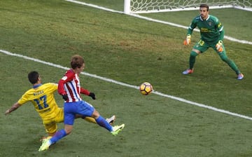 Griezmann in action at the weekend against Las Palmas