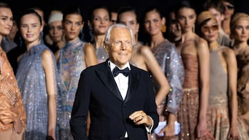 FILE PHOTO: Giorgio Armani poses with models before presenting his Spring Summer 2025 collection in New York City, U.S., October 17, 2024. REUTERS/Caitlin Ochs/File Photo