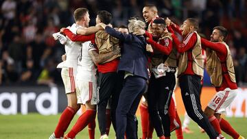 SL Benfica's Jan Vertonghen, Nicolas Otamendi, coach Jorge Jesus celebrate during the Champions League qualifying football match between PSV Eindhoven and Benfica.
