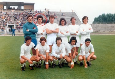 La breve carrera futbolística del andaluz comenzó en el Infantil del Sevilla F.C. hasta que su familia se trasladó a Madrid. Ya en la capital, acabó en las filas de la cantera del Real Madrid llegando a realizar una pretemporada con el Castilla. La temporada 1977-78 jugó en el Leganés en la Tercera División española, después pasó por varios equipos regionales hasta que con 26 años decidió comenzar su carrera como entrenador. 