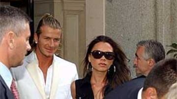 <b>ELEGANTES.</B> David y Victoria han paseado su elegancia por las calles de Madrid.