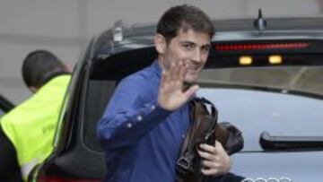 Casillas tendr&iacute;a ventajas fiscales si la n&oacute;mina se la sigue pagando oficialmente el Madrid.
 