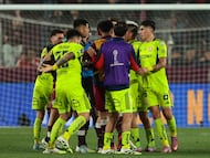 Futbol, Lanus vs Universidad de Chile.
Copa Sudamericana 2025.
Jugadores de Universidad de Chile y Lanus tras el partido de vuelta de la semifinal de Copa Sudamericana, disputado en el Estadio Ciudad de Lanus en Lanus, Argentina.
30/10/2025
Javier Vergara/Photosport
Football, Lanus vs Universidad de Chile.
2025 Copa Sudamericana Championship.
Universidad de Chile’s and Lanus players after a Copa Sudamericana Championship semifinal, second leg, match at the Estadio Ciudad de Lanus in Lanus, Argentina.
30/10/2025
Javier Vergara/Photosport