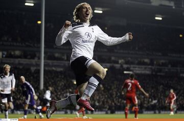 Su historia es parecida a la de Gareth Bale. Llegó al Tottenham en 2008, tras brillar en la Eurocopa y se hizo un verdadero ídolo para la afición spurs. Para su desgracia, aquel Tottenham aspiraba como máximo a ser cuarto y clasificarse a la Champions. En la 2012-13 ficharía por el Madrid, donde se encumbró definitivamente como jugador.