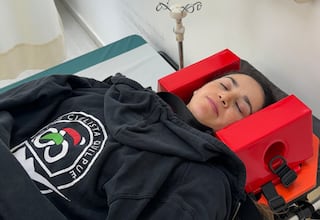 “Perdí la conciencia, me quebré una costilla y quedé con náuseas... Mi mamá viajó a cuidarme, volveré más fuerte”
