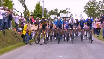 Condenan a 1.200 euros a la espectadora que caus¨® una masiva ca¨ªda en el Tour