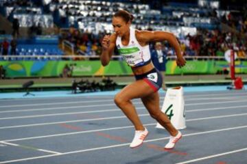 Jessica Ennis-Hill of Great Britain competes in the Women's Heptathlon 800m on Day 8 of the Rio 2016 Olympic Games at the Olympic Stadium on August 13, 2016 in Rio de Janeiro, Brazil.  (Photo by Ian Walton/Getty Images)