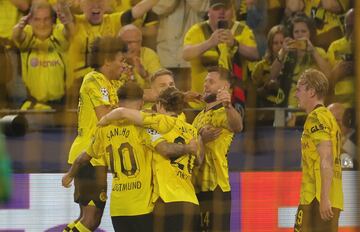 Los jugadores del Borussia Dortmund celebran el gol de Füllkrug.
