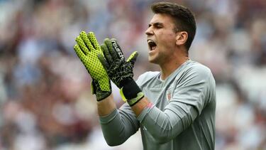 Courtois: Real Madrid identify replacement for under-fire keeper