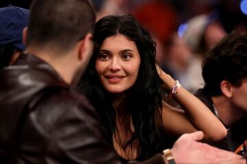 Kylie Jenner, modelo, empresaria y personalidad de televisi¨®n estadounidense, en las gradas del Madison Square Garden para presenciar el cuarto partido de la eliminatoria de Playoffs entre los Boston Celtics y los New York Knicks.