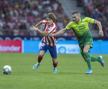 Una de las joyas de la Academia, con 19 a?os. Debut¨® contra el Eibar y tuvo minutos tambi¨¦n en Copa. En total ha entrado en diez convocatorias. Futbolista de enorme calidad, Roro est¨¢ brillando en el B y en la Youth League y ya tiene pretendientes de toda Europa. El Atl¨¦tico quiere renovarlo.