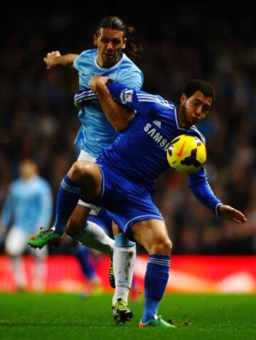 Martin Demichelis y Eden Hazard.