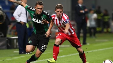 Soccer Football - Sassuolo v Athletic Bilbao - UEFA Europa League Group Stage - Group F - Stadio Citta del Tricolore, Reggio Emilia, Italy - 15/9/16
Sassuolo's Pol Lirola in action with Athletic Bilbao's Iker Muniain
Reuters / Stefano Rellandini
Livepic
EDITORIAL USE ONLY.