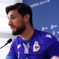 Borja Valle no cierra la puerta a su salida del Deportivo en enero