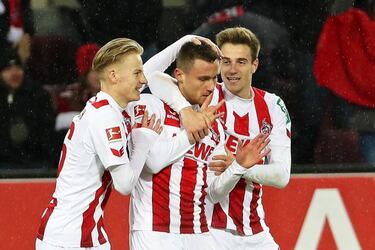 Bayern go 11 clear as Stuttgart miss 95th-minute penalty